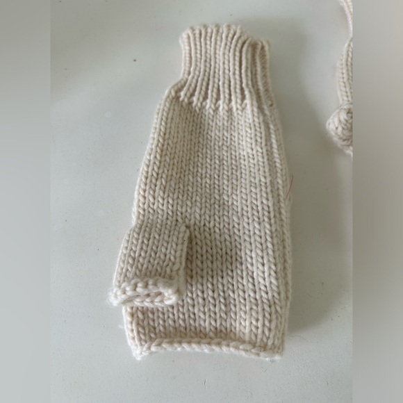 Adorable Knitted Animal Mittens - Picture 5 of 7